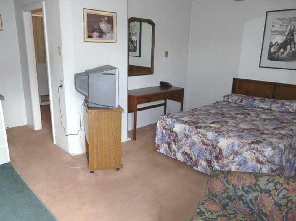 A-1 Alberni Inn Port Alberni Exterior photo
