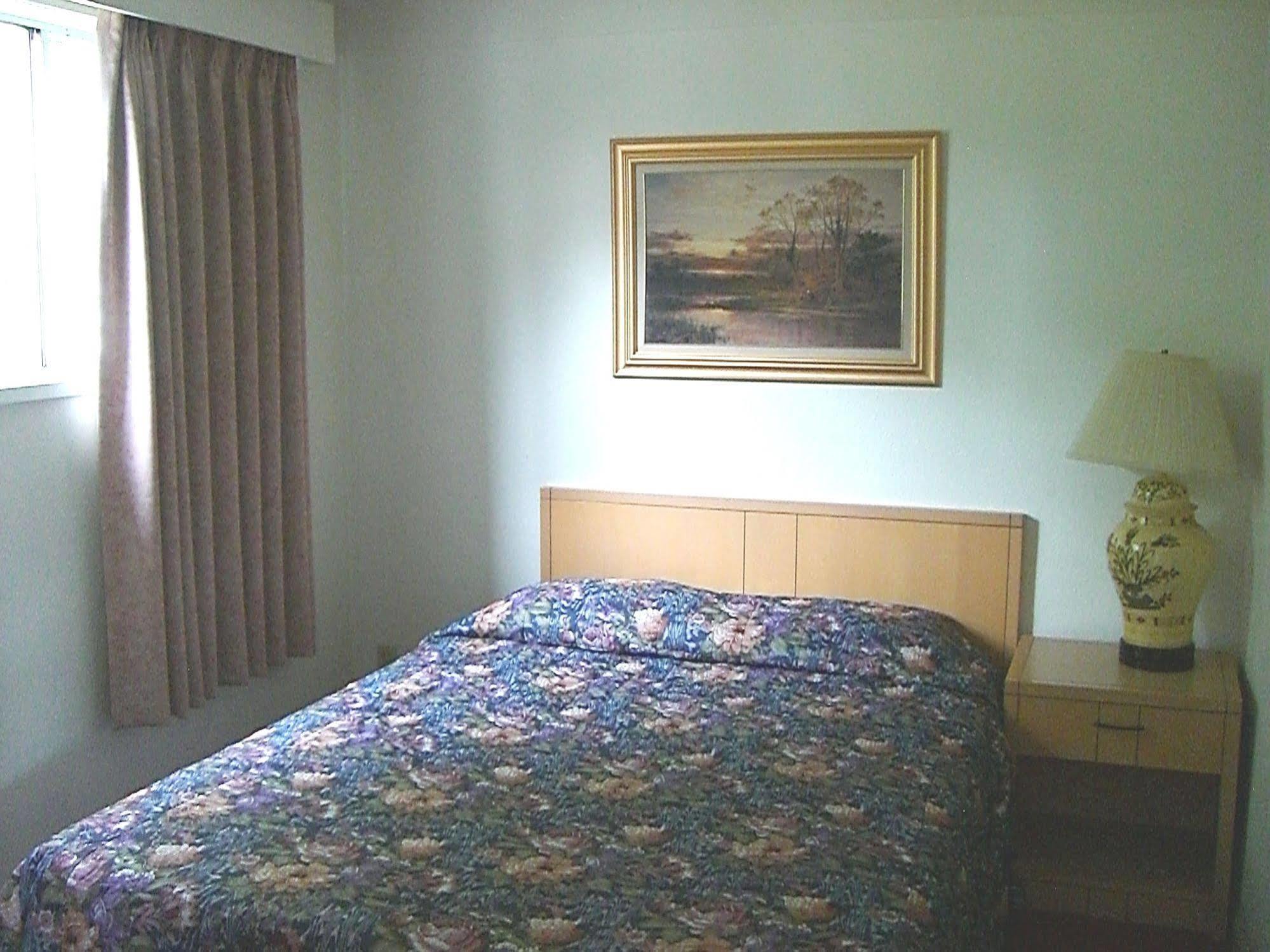A-1 Alberni Inn Port Alberni Exterior photo